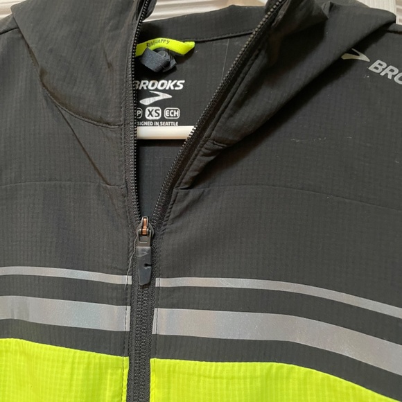 Running jacket - Picture 2 of 4